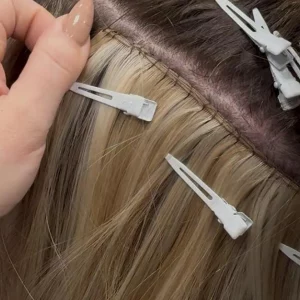 Photo pose d'une tissage cheveux lors d'une formation