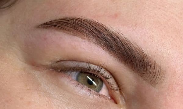 Icône graphique représentant trois mèches de cheveux ondulées - logo extensions v-light