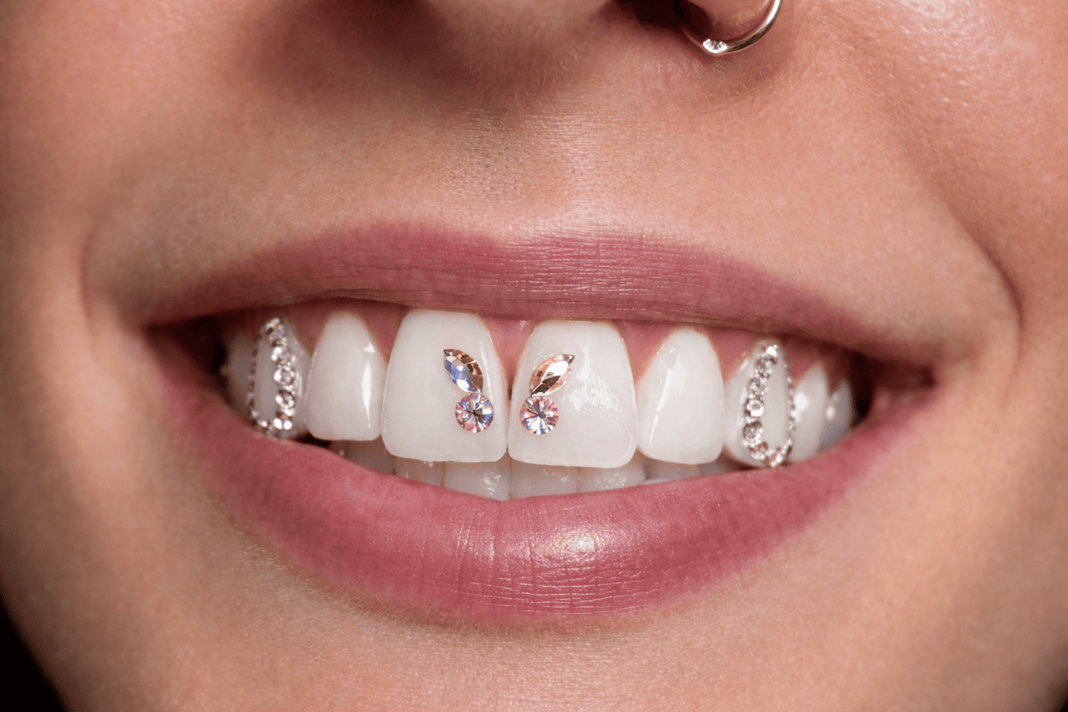 Icône graphique représentant une extension à bande adhésive et une extension v-light